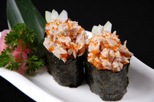 Cá ngừ chín trộn sốt mayonnaise/TUNA MAYO ROLL/ ツナマヨ軍艦寿司
