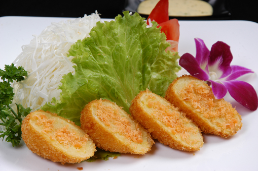 Cá hồi trộn khoai tây chiên/DEEP FRIED SALMON CROQUETTE/ 鮭コロッケ
