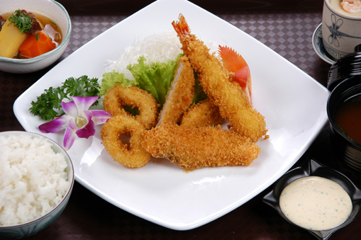 Cơm phần tôm, mực, cá chiên xù/MIX FRIED SET/ミックスフライ定食