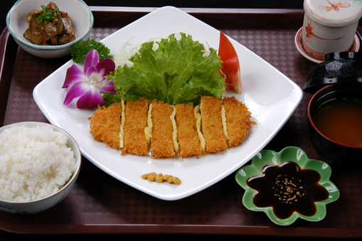 Cơm phần thịt heo chiên với phô mai/PORK CUTLET WITH CHEESE SET/とんかつチーズ定食