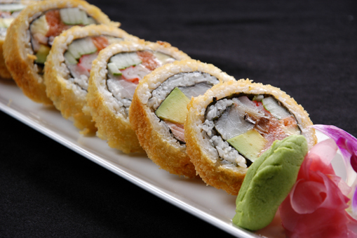 Cơm cuộn cá ngừ, cá hồi, cá bống mú/ DEEP FRIED ROLL WITH TUNA, / SALMON/ ミックスフライロール