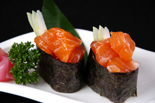 Cá hồi trộn tương ớt/SPICY SALMON/ スパイシーサーモン軍艦