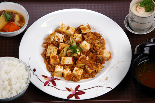 Cơm phần bò xào rau tổng hợp/FRIED VEGETABLES MIXTURE WITH BEEF SET/牛肉野菜炒め定食