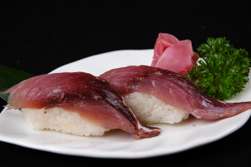 Cá ngừ nướng tái/ROASTED TUNA SUSHI WITH CHEESE/ あぶりまぐろチーズ寿司
