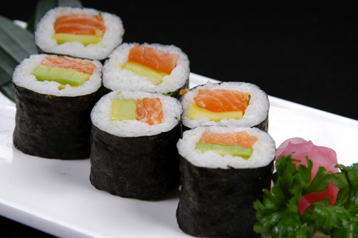 Cá hồi cuộn bỏ/SALMON & AVOCADO/サーモンアボカド巻き