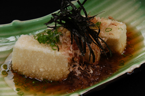 Đậu hủ chiên giòn với sốt củ cải/DEEP FRIED TOFU/揚げ出し豆腐