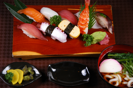 Cơm phần Sushi với súp Miso/SUSHI TEISHOKU SUSHI SET/寿司定食