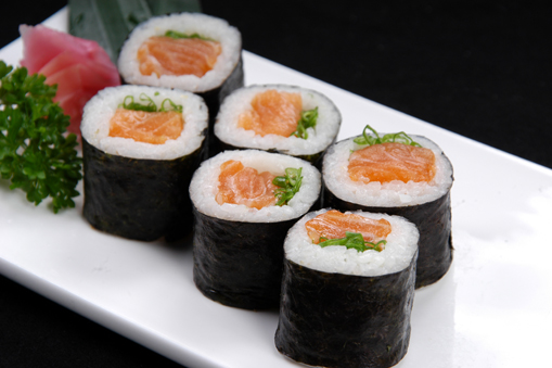 Cơm cuộn cá hồi hành lá/SALMON WITH SPRING ONION/ ねぎサーモン巻き