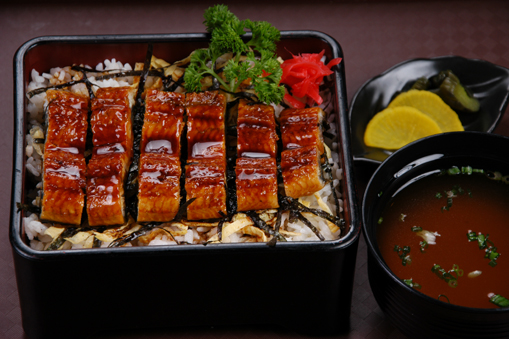 Cơm thố Lươn Nướng/ROASTED EELS ON A BED OF RICE SET/うな丼