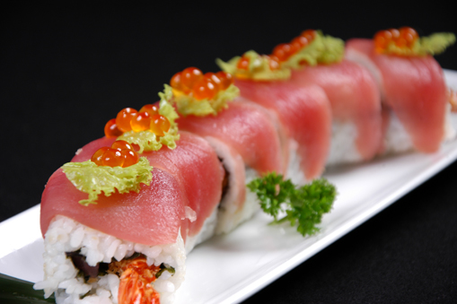 Cơm cuộn tôm chiên với hải sản, bơ, cá ngừ/TUNA ROLL/ まぐろスパイダーロール
