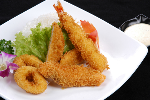 Hải sản chiên giòn/ASSORTED SEAFOODS/ 鶏唐揚げ