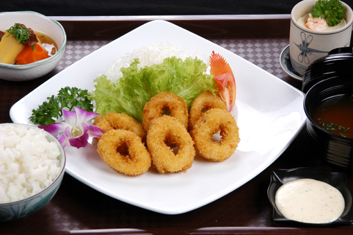 Cơm phần Mực chiên bột xù/FRIED SQUID WITH BREAD CRUMBLE SET/イカフライ定食
