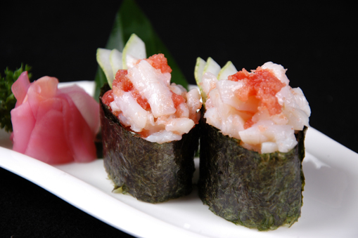Sò điệp trộn trứng cá tuyết/SCALLOPS & COD ROE SUSHI/ 帆立明太子寿司