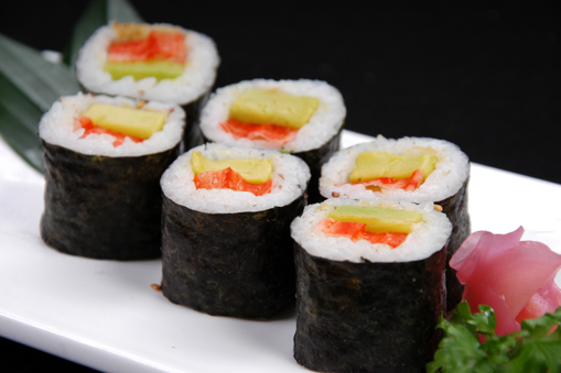 Cơm cuộn thịt cua & bơ sáp/CRAB STEAK & AVOCADO ROLL/ かにアボカド巻き