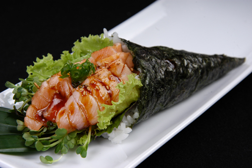 Cá hồi nướng sốt teri cuộn phễu/SALMON TERI YAKI HAND CONE/ ーモン照り手巻き