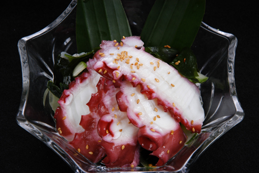 Bạch tuộc trộn rong biển & dưa leo/VINEGARED OCTOPUS WITH SEASONED VEGETABLES/ たこ酢