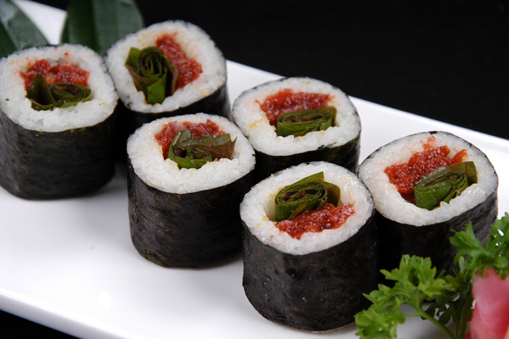 Cơm cuộn cá ngừ hành lá/TUNA AND SPRING ONION ROLL/ ねぎ鉄火巻き