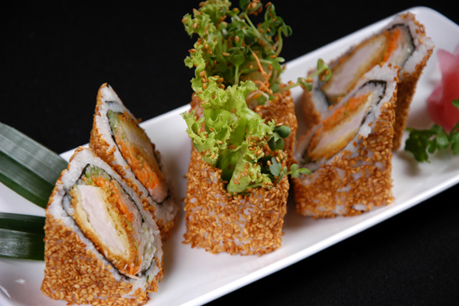 Sushi cuộn thịt heo chiên xù phô mai/DEEP FRIED PORK WITH MISO & CHEESE/ 味噌カツチーズまきROLL