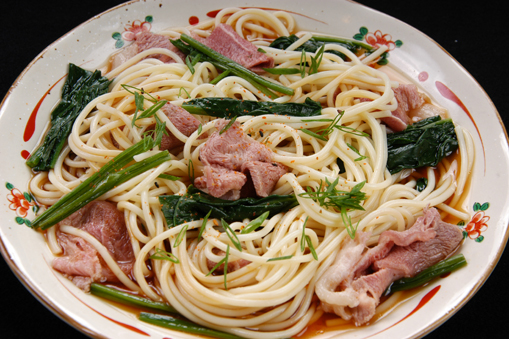 Mì Ý xào thịt bò và bó xôi/FRIED SPAGETTY WITH BEEF & SPINACH/ シーフードスパゲティー