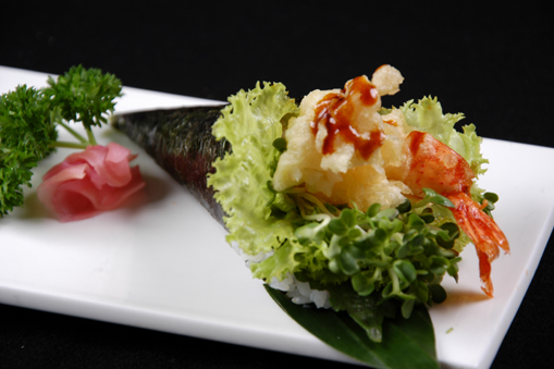 Tôm tích trộn trứng tôm cuộn phễu/MANTIS SHRIMP & FLYING FISH ROE WITH MAYONNAISE HAND CONE/ 蝦蛄とびマヨ手巻き