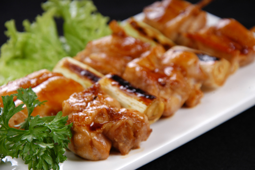 Thịt gà nướng tẩm sốt Teriyaki/GRILLED CHICKEN SKEWER WITH TERIYAKI SAUCE/ 焼き鳥