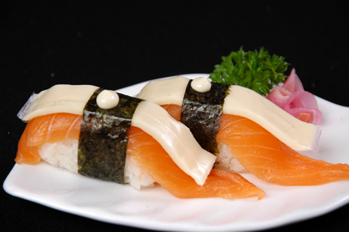 Cá hồi sống với phô mai/SALMON WITH CHEESE/ 鮭チーズ/