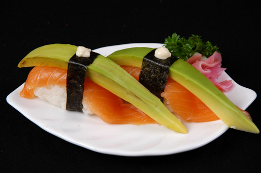Cá hồi & bơ trộn sốt Mayonnaise/SALMON & AVOCADO WITH MAYO/鮭アボカド寿司