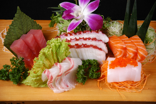 Cá ngừ, cá hồi & bạch tuộc/2 KINDS OF FRESH FISH WITH OCTOPUS/ 刺身もり（鮭、まぐろ、たこ）